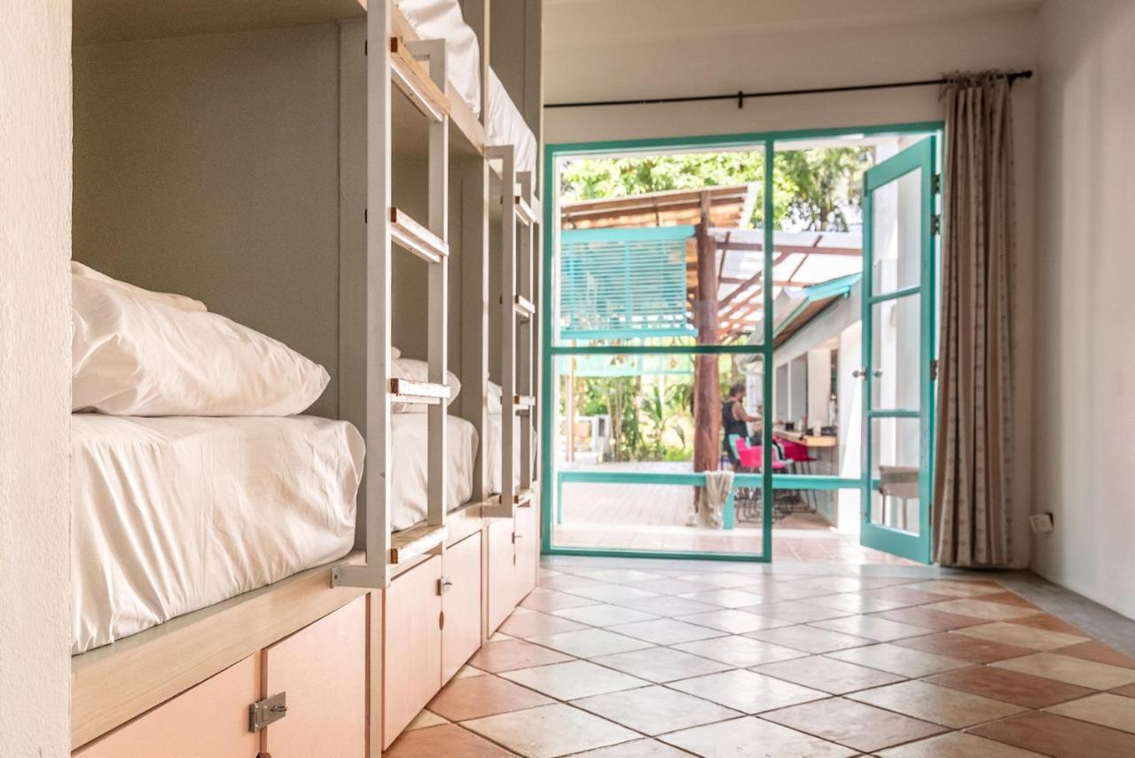 Hostel Nomads