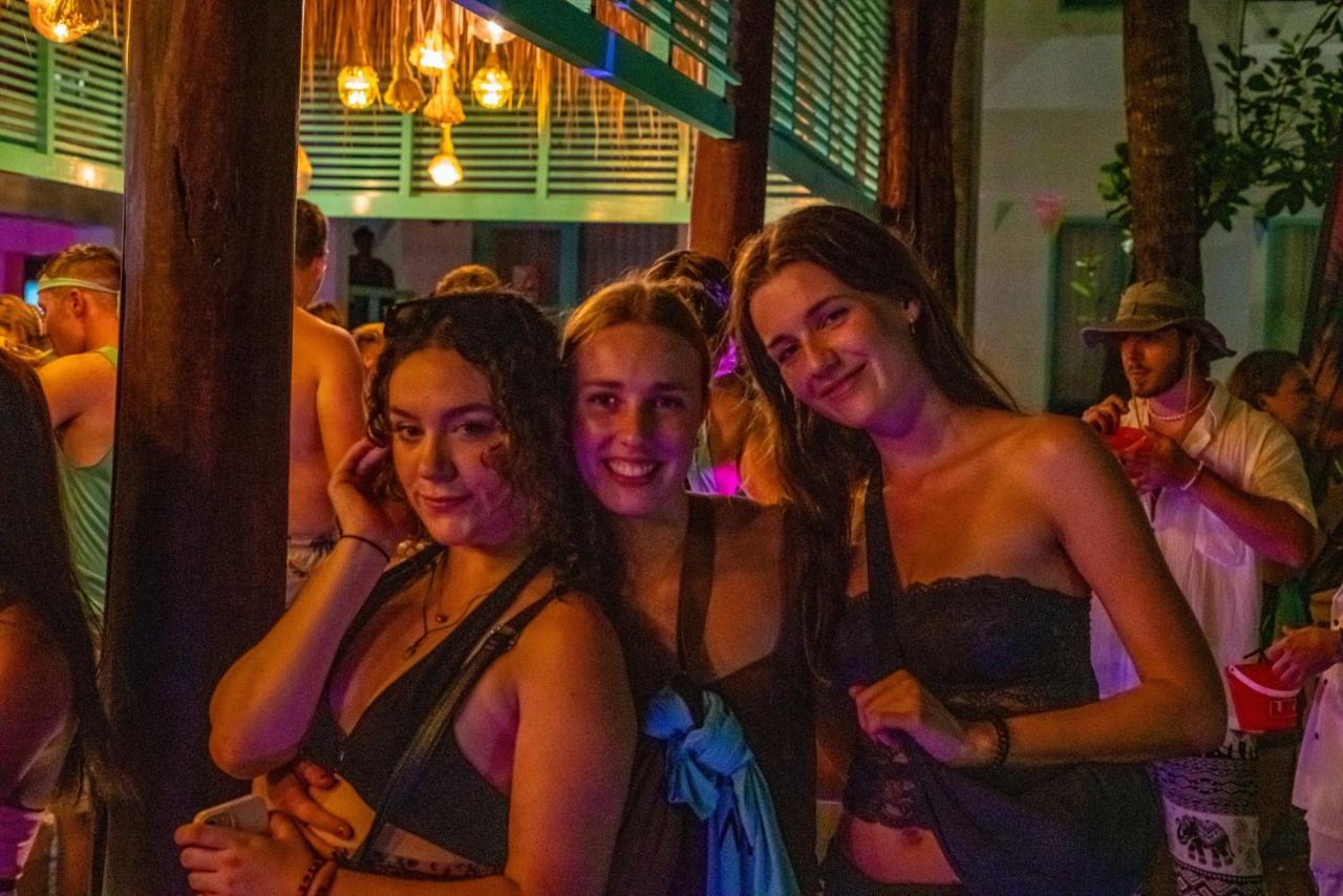Hostel Nomads
